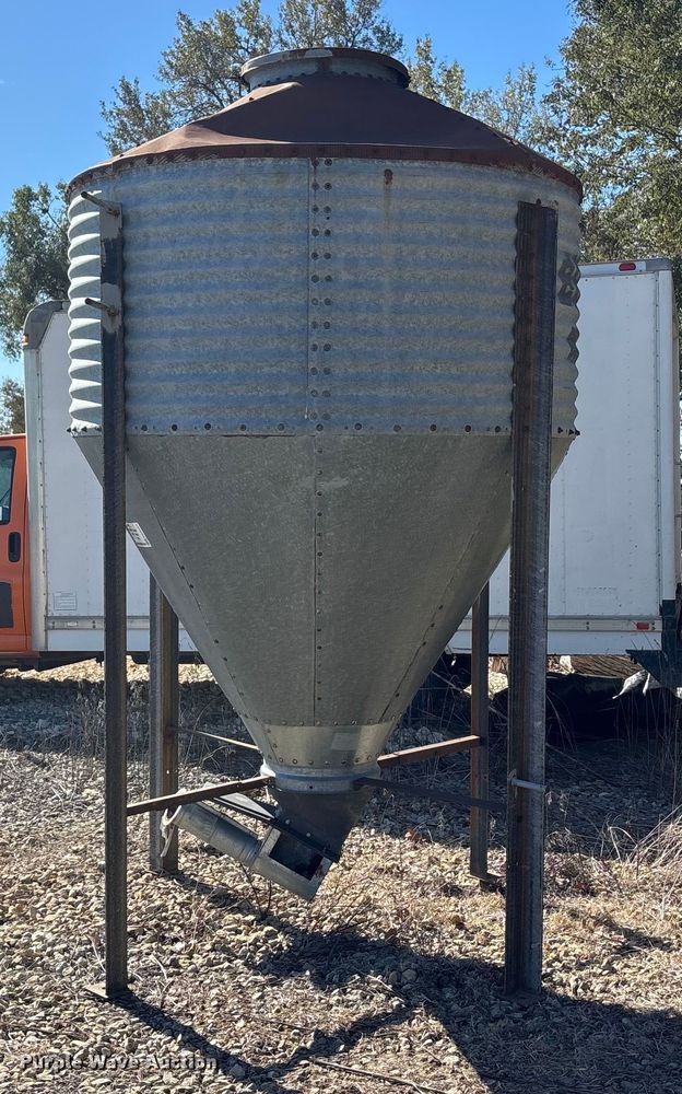 image for item EE4237 Butler Bulk-O-Matic grain bin