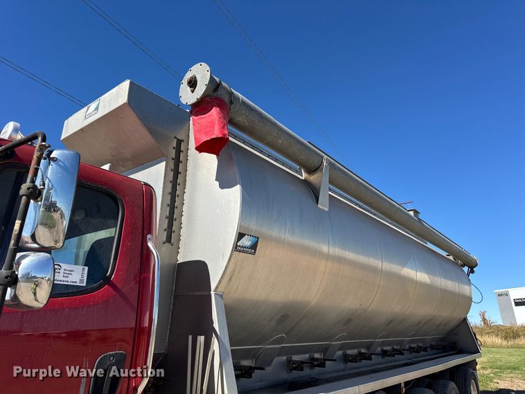 image for item EF2199 2014 Freightliner Business Class M2 feed delivery truck