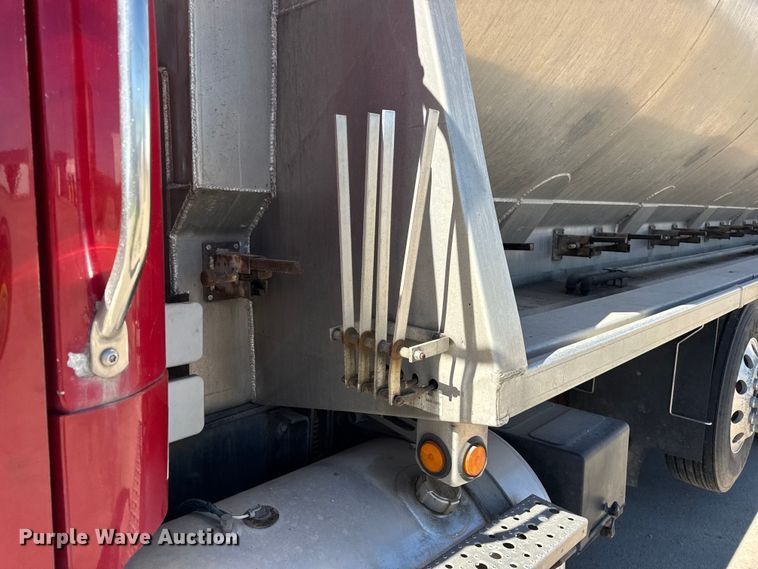 image for item EF2199 2014 Freightliner Business Class M2 feed delivery truck