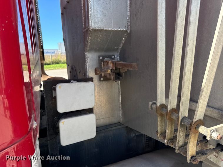 image for item EF2199 2014 Freightliner Business Class M2 feed delivery truck