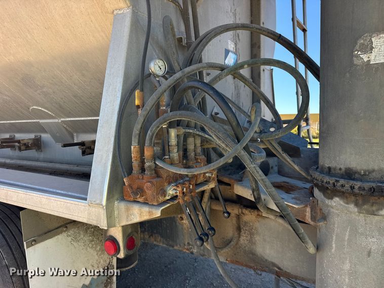 image for item EF2199 2014 Freightliner Business Class M2 feed delivery truck