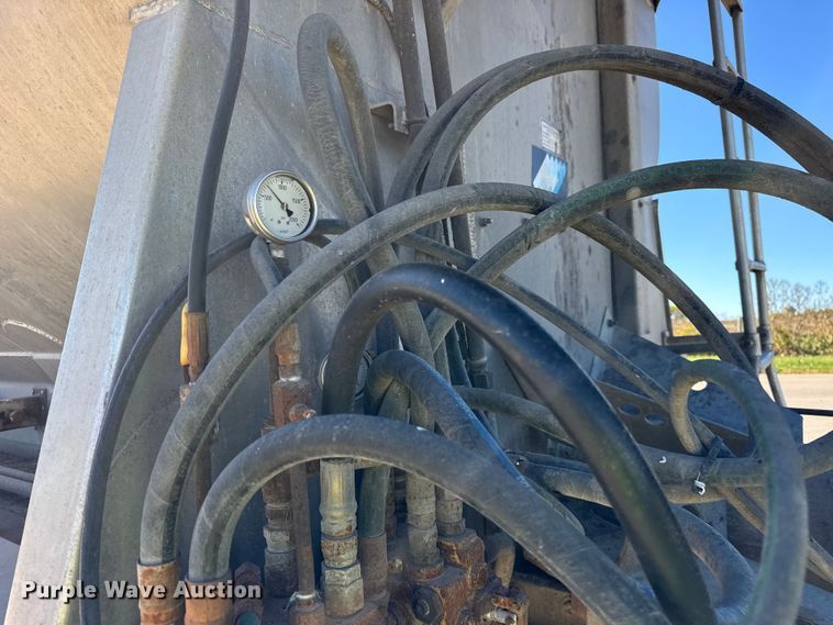 image for item EF2199 2014 Freightliner Business Class M2 feed delivery truck