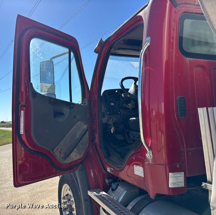 image for item EF2199 2014 Freightliner Business Class M2 feed delivery truck