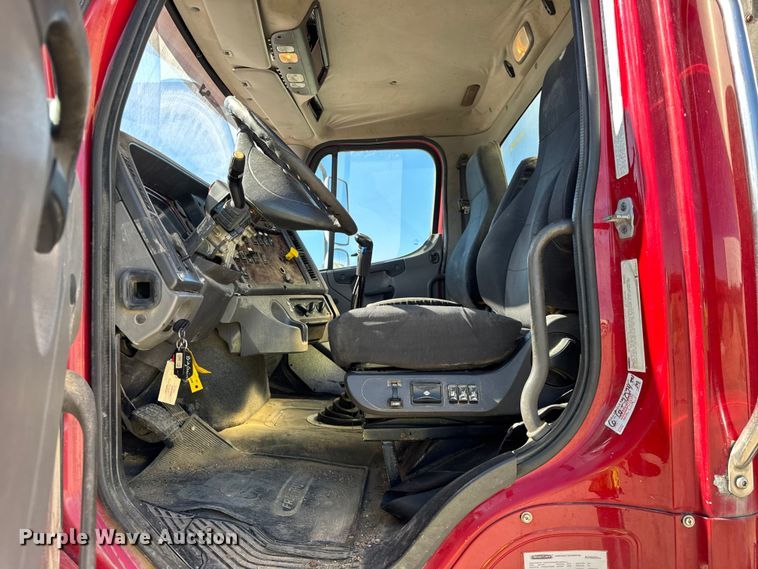 image for item EF2199 2014 Freightliner Business Class M2 feed delivery truck