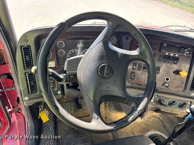 image for item EF2199 2014 Freightliner Business Class M2 feed delivery truck