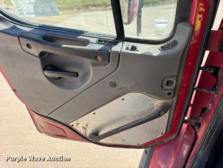 image for item EF2199 2014 Freightliner Business Class M2 feed delivery truck