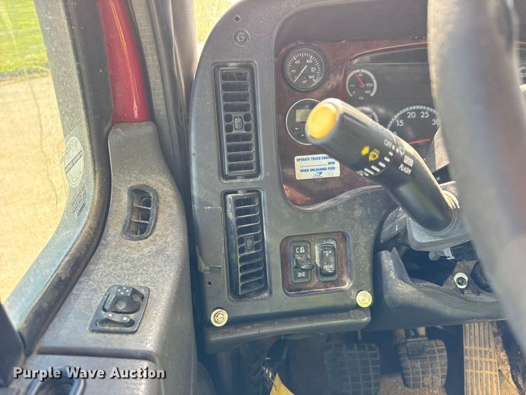 image for item EF2199 2014 Freightliner Business Class M2 feed delivery truck