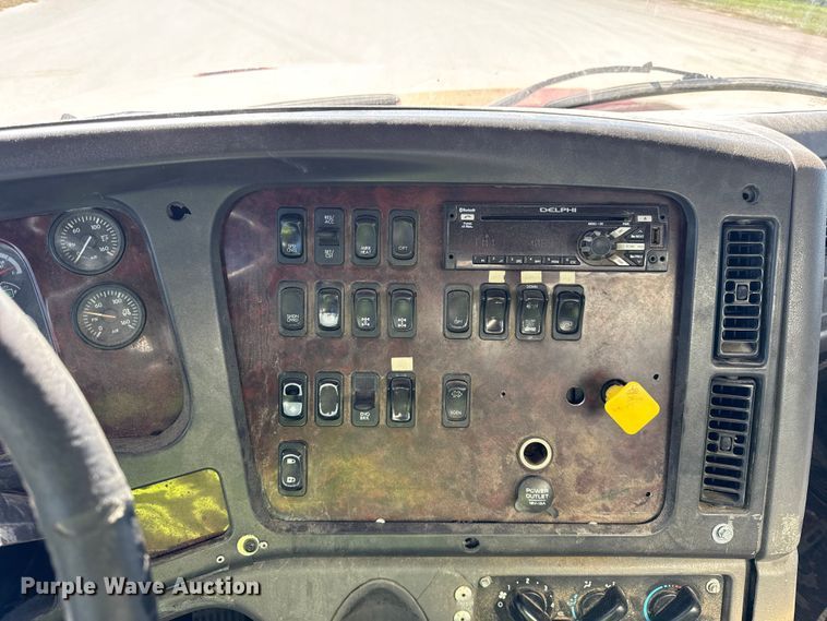 image for item EF2199 2014 Freightliner Business Class M2 feed delivery truck