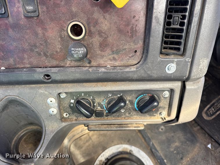 image for item EF2199 2014 Freightliner Business Class M2 feed delivery truck