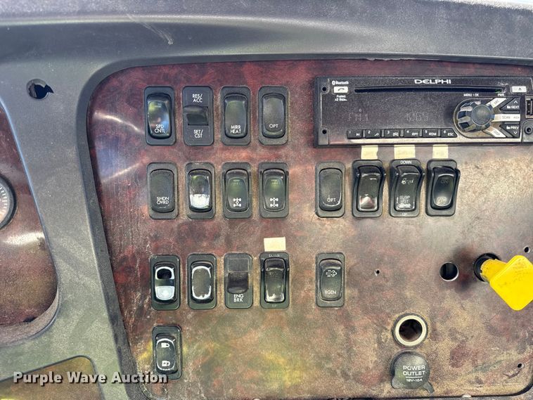 image for item EF2199 2014 Freightliner Business Class M2 feed delivery truck