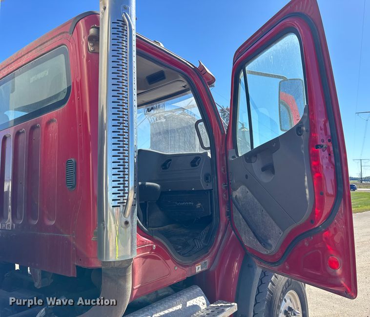 image for item EF2199 2014 Freightliner Business Class M2 feed delivery truck