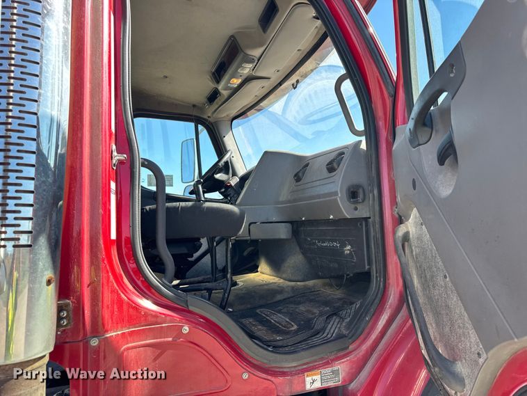 image for item EF2199 2014 Freightliner Business Class M2 feed delivery truck