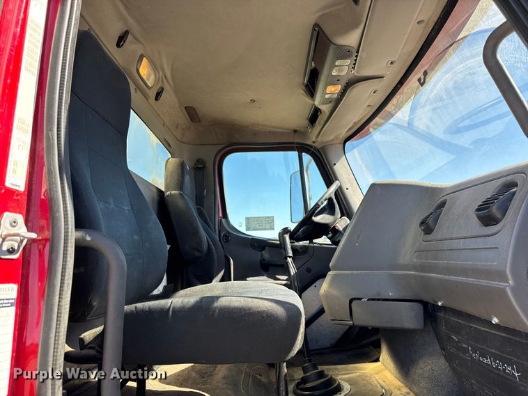 image for item EF2199 2014 Freightliner Business Class M2 feed delivery truck