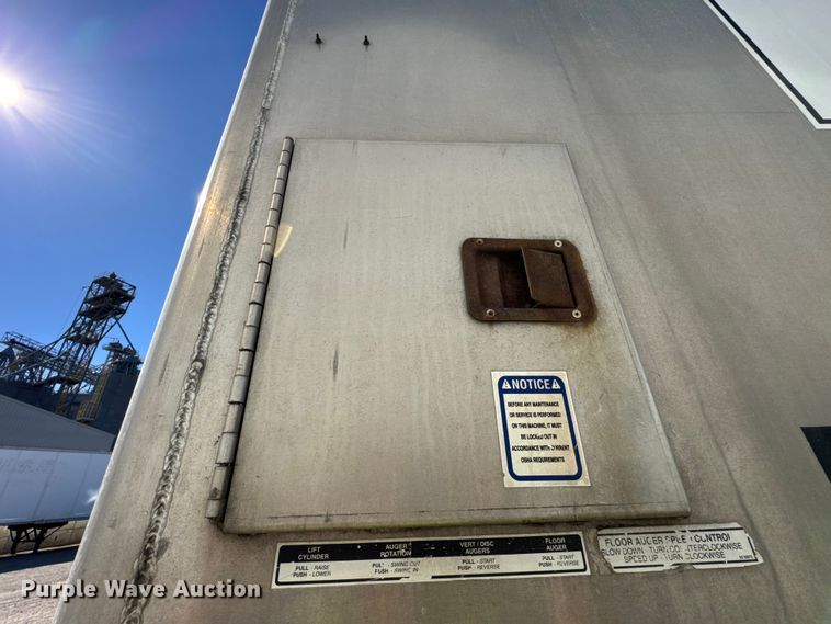 image for item EF2202 2011 CEI Pacer AT65 fertilizer delivery trailer