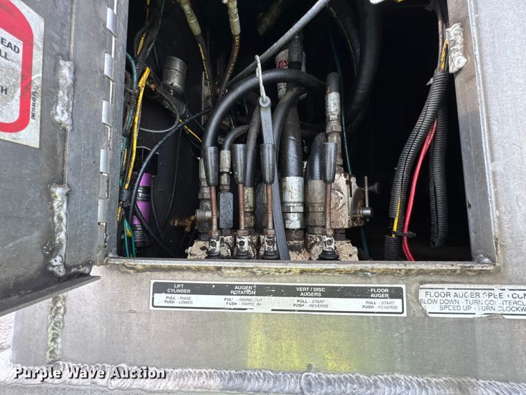 image for item EF2202 2011 CEI Pacer AT65 fertilizer delivery trailer