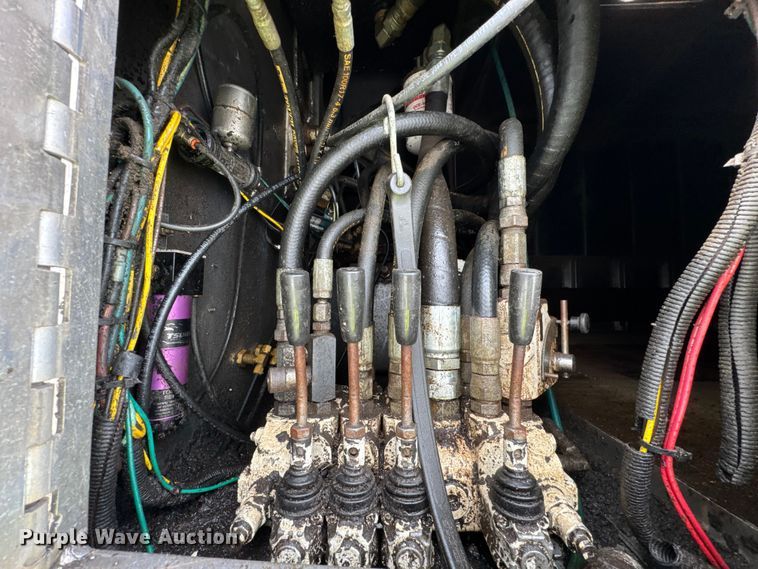 image for item EF2202 2011 CEI Pacer AT65 fertilizer delivery trailer