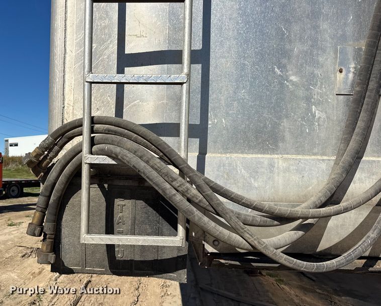 image for item EF2202 2011 CEI Pacer AT65 fertilizer delivery trailer