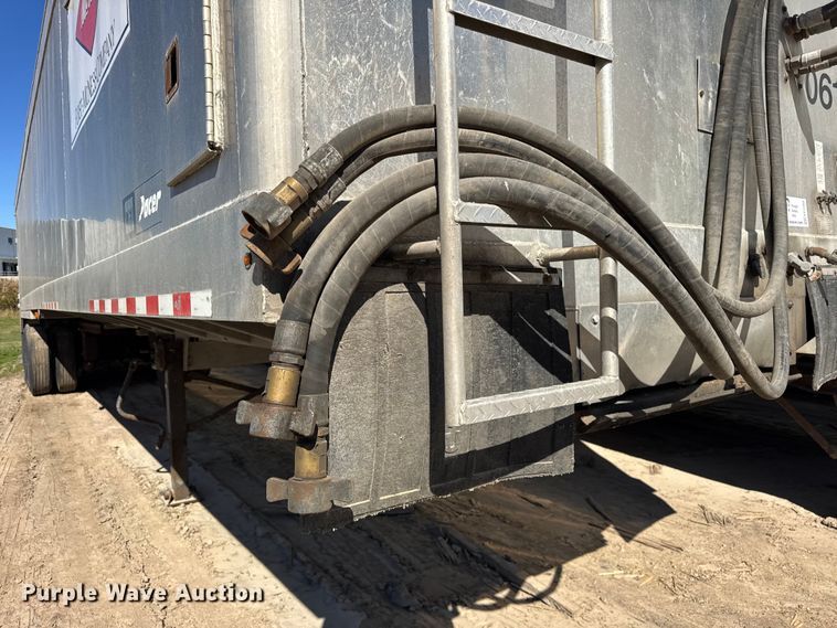 image for item EF2202 2011 CEI Pacer AT65 fertilizer delivery trailer