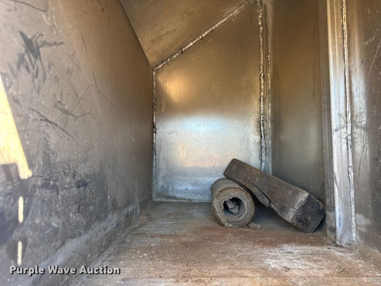 image for item EF2202 2011 CEI Pacer AT65 fertilizer delivery trailer