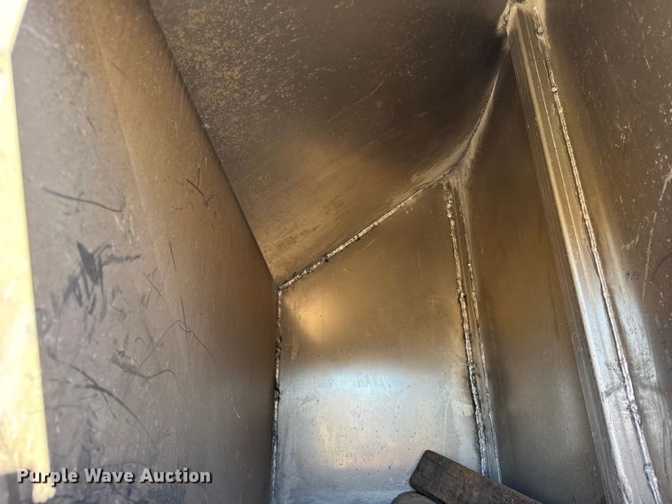 image for item EF2202 2011 CEI Pacer AT65 fertilizer delivery trailer