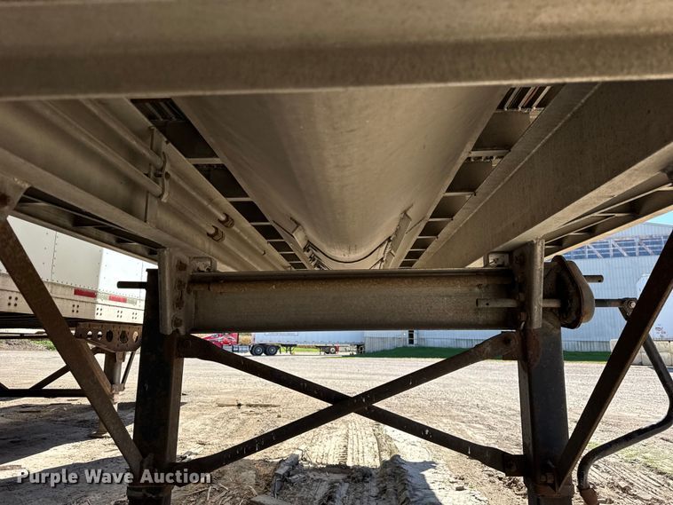 image for item EF2202 2011 CEI Pacer AT65 fertilizer delivery trailer