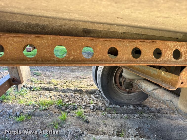 image for item EF2202 2011 CEI Pacer AT65 fertilizer delivery trailer