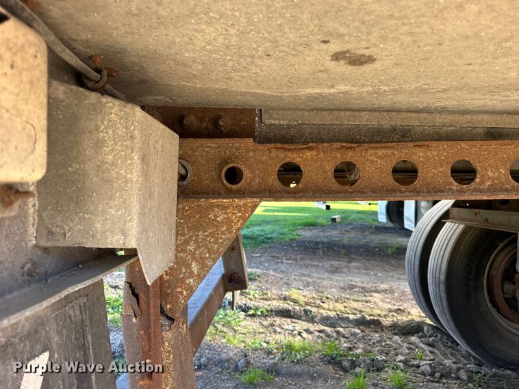 image for item EF2202 2011 CEI Pacer AT65 fertilizer delivery trailer