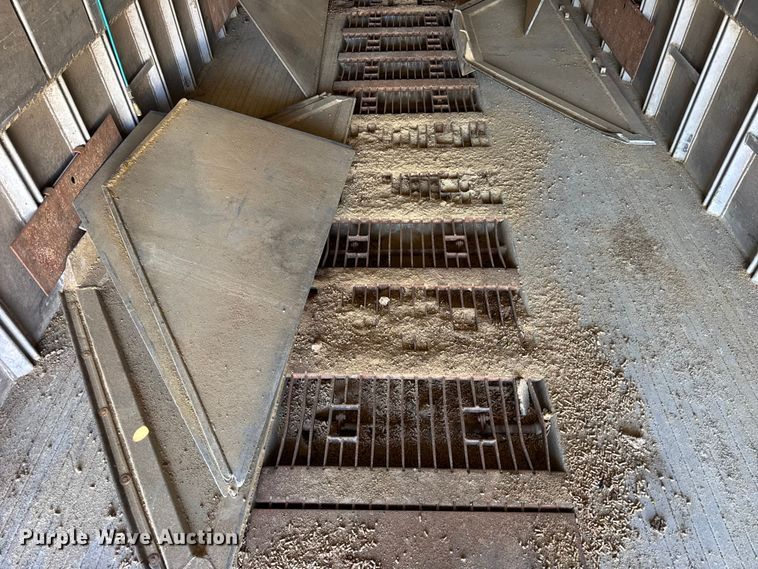 image for item EF2202 2011 CEI Pacer AT65 fertilizer delivery trailer