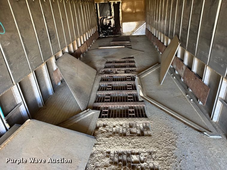 image for item EF2202 2011 CEI Pacer AT65 fertilizer delivery trailer