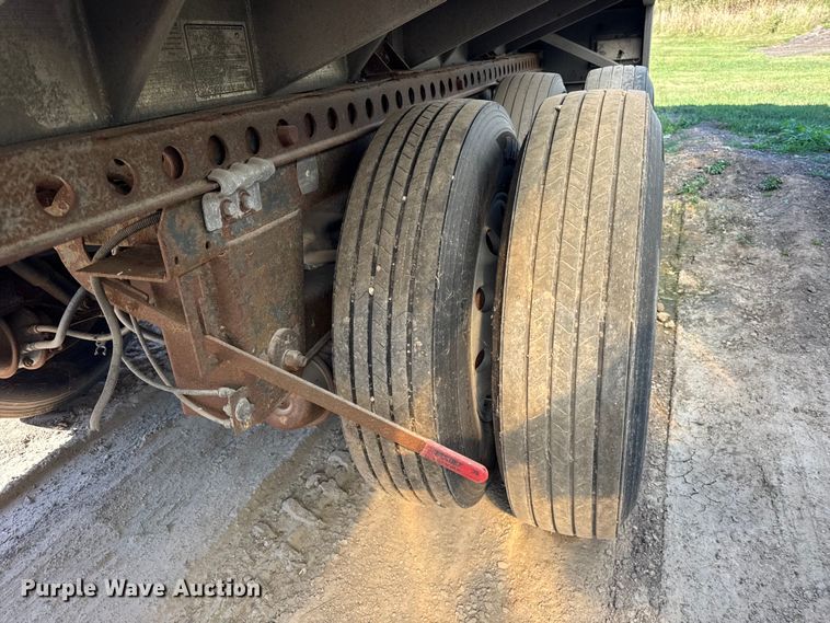 image for item EF2202 2011 CEI Pacer AT65 fertilizer delivery trailer