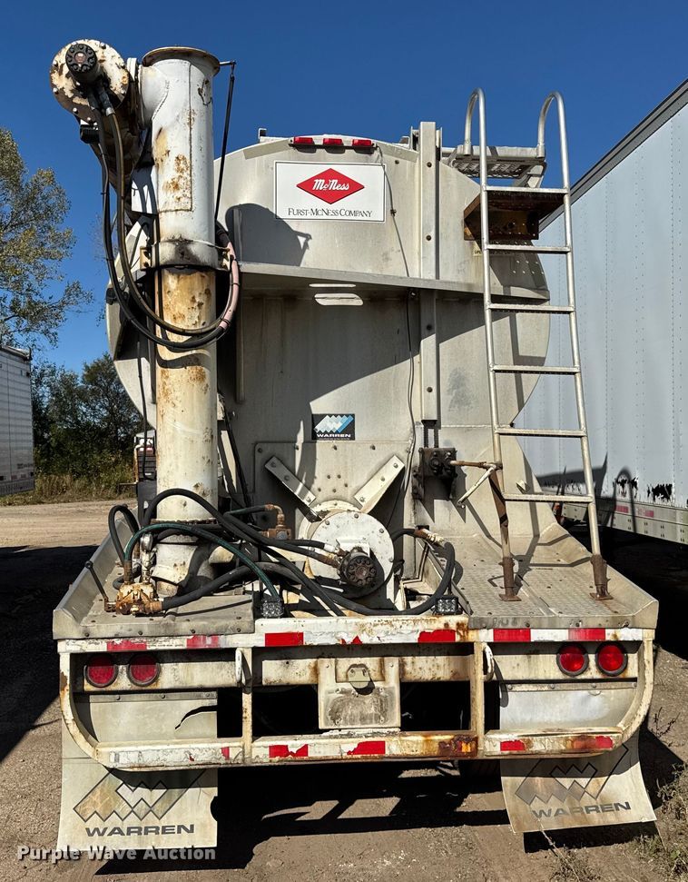 image for item EF2203 2008 Warren AT38SRTV9 feed delivery trailer