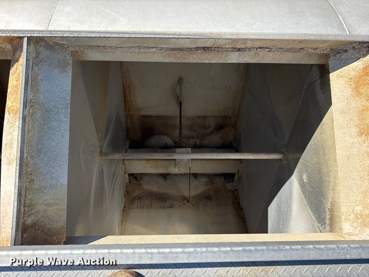 image for item EF2203 2008 Warren AT38SRTV9 feed delivery trailer