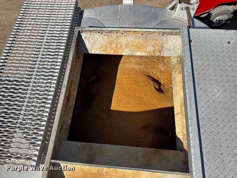 image for item EF2203 2008 Warren AT38SRTV9 feed delivery trailer