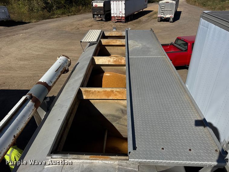 image for item EF2203 2008 Warren AT38SRTV9 feed delivery trailer