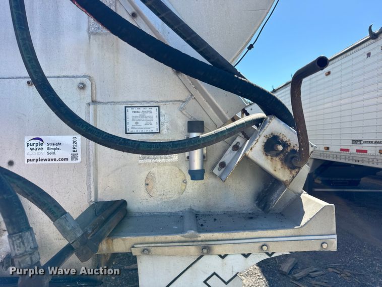 image for item EF2203 2008 Warren AT38SRTV9 feed delivery trailer