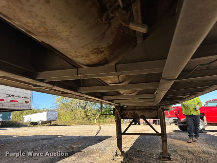 image for item EF2203 2008 Warren AT38SRTV9 feed delivery trailer