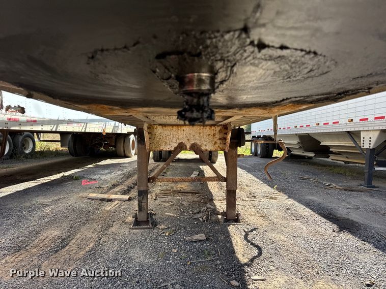 image for item EF2203 2008 Warren AT38SRTV9 feed delivery trailer