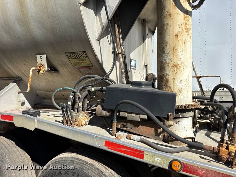 image for item EF2203 2008 Warren AT38SRTV9 feed delivery trailer