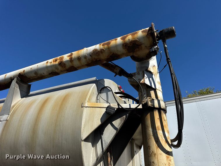 image for item EF2203 2008 Warren AT38SRTV9 feed delivery trailer