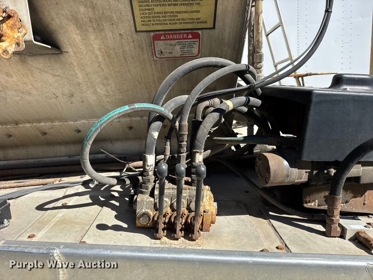 image for item EF2203 2008 Warren AT38SRTV9 feed delivery trailer