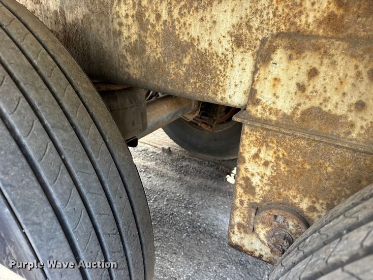 image for item EF2203 2008 Warren AT38SRTV9 feed delivery trailer