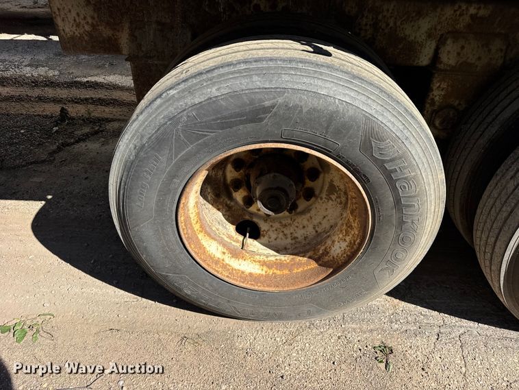 image for item EF2203 2008 Warren AT38SRTV9 feed delivery trailer