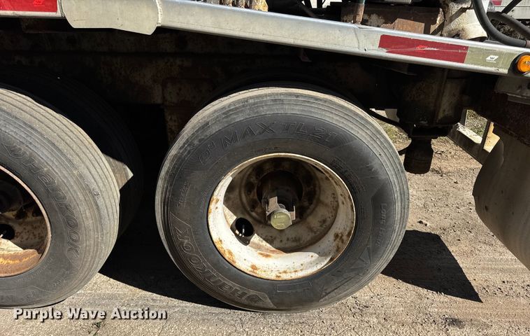 image for item EF2203 2008 Warren AT38SRTV9 feed delivery trailer