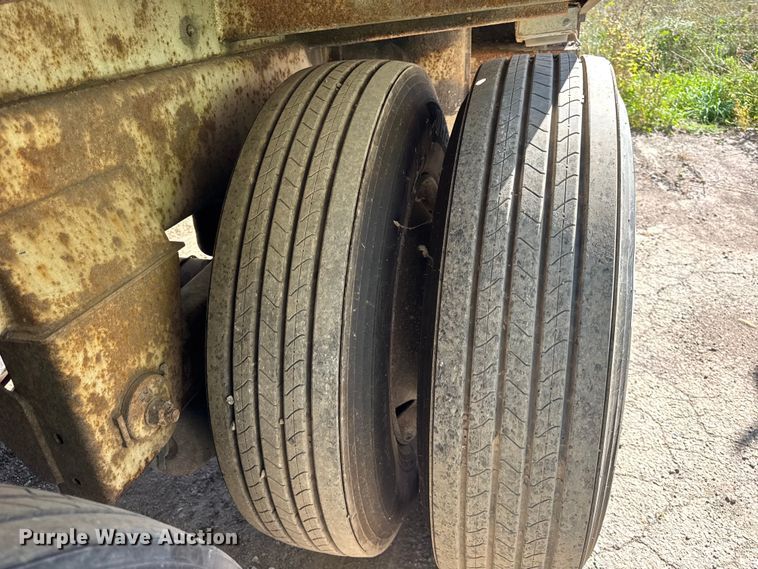 image for item EF2203 2008 Warren AT38SRTV9 feed delivery trailer