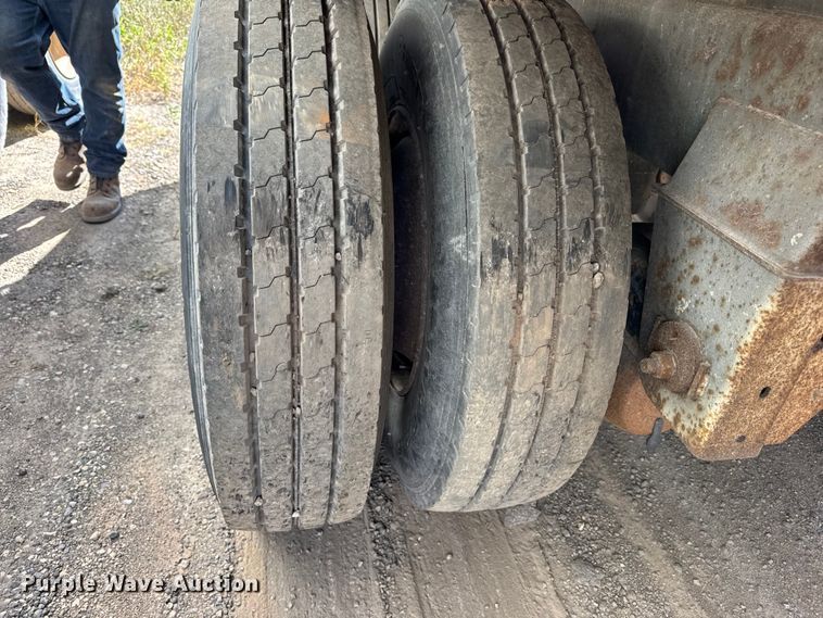 image for item EF2203 2008 Warren AT38SRTV9 feed delivery trailer