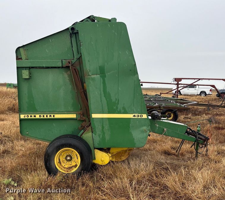 image for item EF6093 John Deere 430 round baler