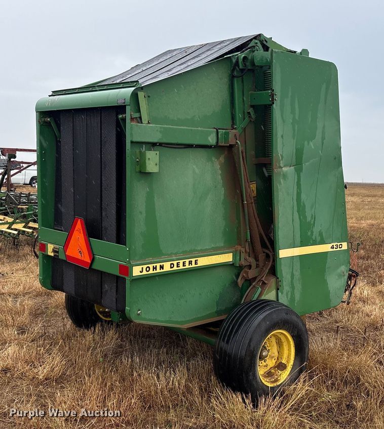 image for item EF6093 John Deere 430 round baler