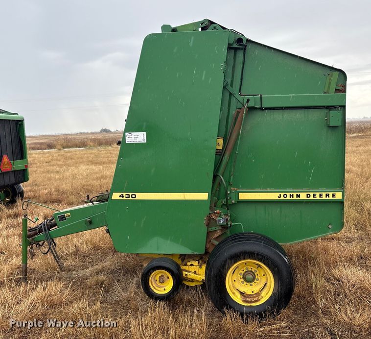 image for item EF6093 John Deere 430 round baler