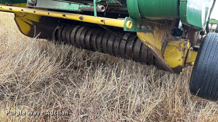 image for item EF6093 John Deere 430 round baler