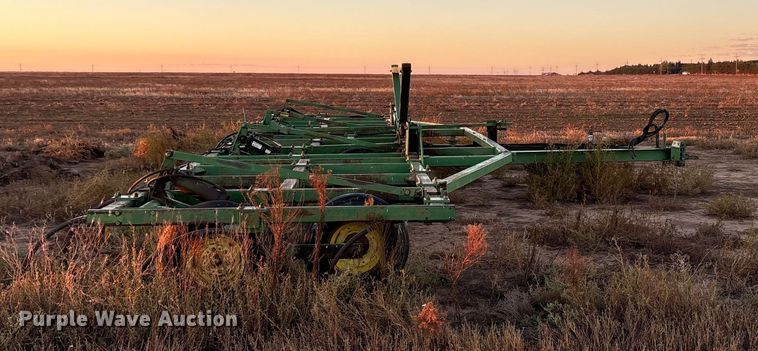 image for item EF6121 John Deere field cultivator